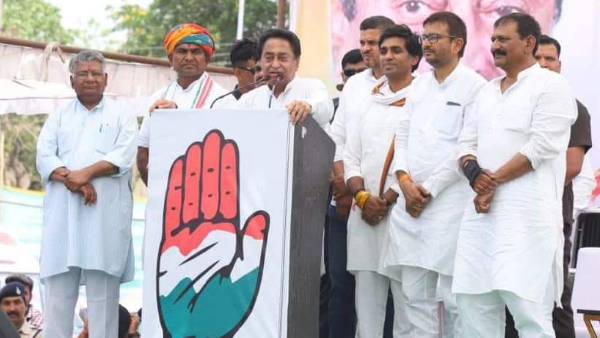 सभा को संबोधित करते हुए पूर्व मुख्यमंत्री कमलनाथ सभा को संबोधित करते हुए पूर्व मुख्यमंत्री कमलनाथ