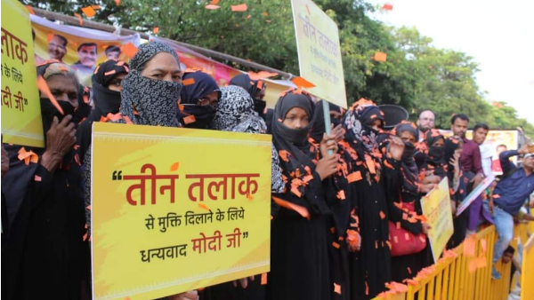 मुस्लिम महिलाओं ने देश के गृह मंत्री अमित शाह का किया स्वागत मुस्लिम महिलाओं ने देश के गृह मंत्री अमित शाह का किया स्वागत