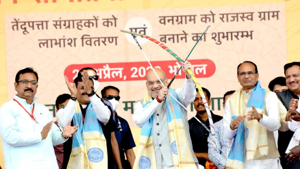 उज्ज्वला के 13 करोड़ गैस कनेक्शन उज्ज्वला के 13 करोड़ गैस कनेक्शन