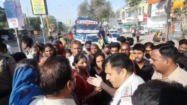 परिजनों ने किया जमकर हंगामा परिजनों ने किया जमकर हंगामा