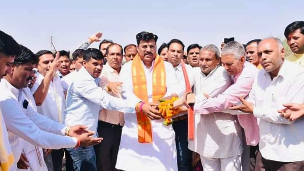 कांग्रेस सरकार को गरीब ढूंढते थे, भाजपा सरकार गरीबो को ढूंढ कर उनका उत्थान करती है। कांग्रेस सरकार को गरीब ढूंढते थे, भाजपा सरकार गरीबो को ढूंढ कर उनका उत्थान करती है।