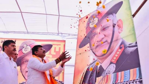 विधायक रामेश्वर शर्मा ने सैन्य अधिकारियों का किया सम्मान विधायक रामेश्वर शर्मा ने सैन्य अधिकारियों का किया सम्मान