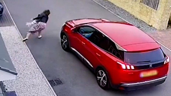 'जैसे वो पवनचक्की के चक्कर लगा रही हो...'