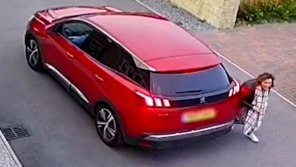 सीसीटीवी कैमरे में कैद हुई पूरी घटना