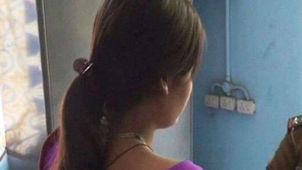 तीन बच्चों की मां है महिला