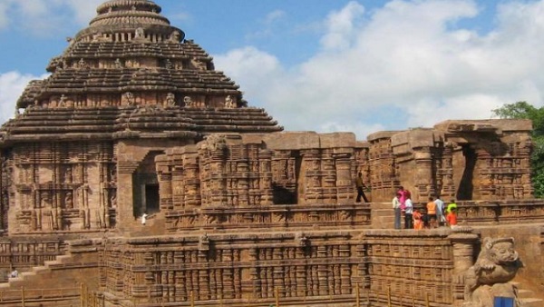 3. कोणार्क सूर्य मंदिर (ओडिशा) 