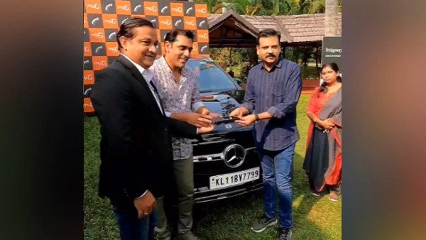 बिजनेसमैन ने गिफ्ट कर दी 45 लाख की मर्सिडीज कार बिजनेसमैन ने गिफ्ट कर दी 45 लाख की मर्सिडीज कार