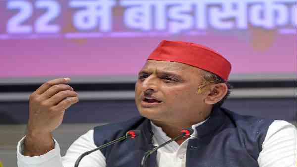 क्या अखिलेश यादव को कोई अभिमान तो नहीं हुआ?
