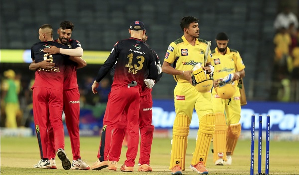 लाइव मैच के दौरान लड़की ने किया प्रपोज