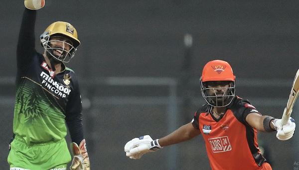 एबी डिविलियर्स की कमी आरसीबी में महसूस नहीं हो रही