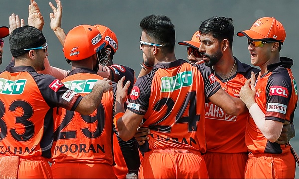 उमरान ने कराई हैदराबाद की वापसी