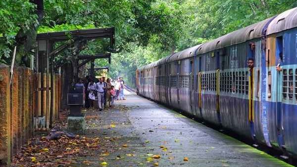  बिना साइन बोर्ड वाला रेलवे स्टेशन