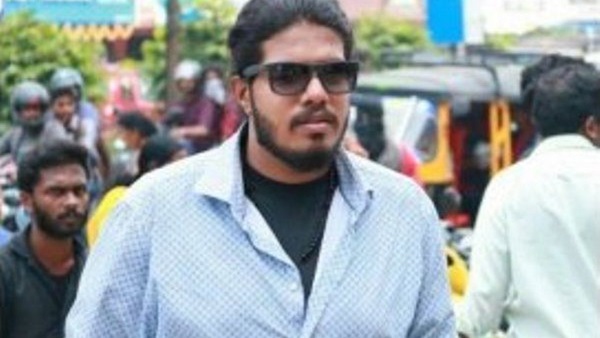 एक्टर उठा रहा है कूड़ा एक्टर उठा रहा है कूड़ा