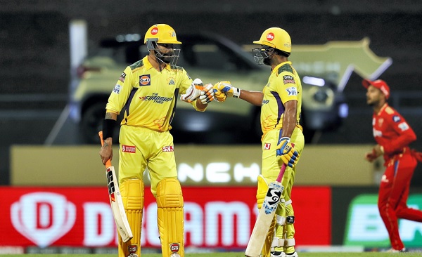 इन दो गेंदबाजों से धोनी संतुष्ट