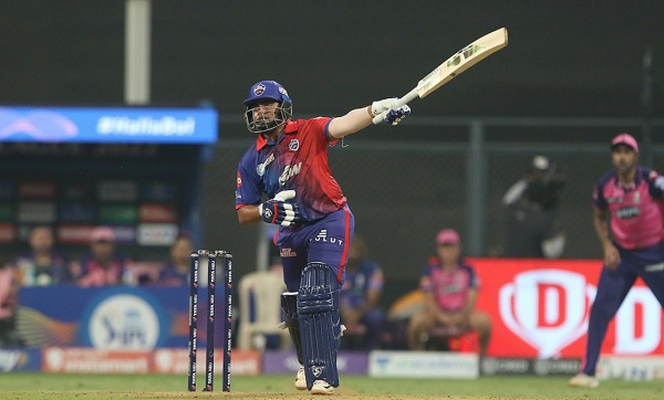 बुखार के चलते उन्हें अस्पताल में भर्ती होना पड़ा