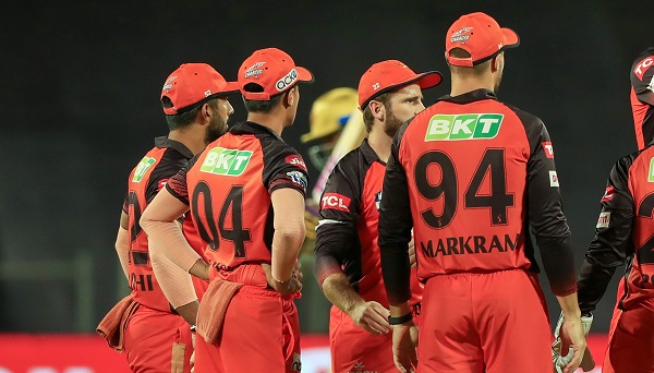 SRH प्लेऑफ से लगभग अब बाहर है SRH प्लेऑफ से लगभग अब बाहर है