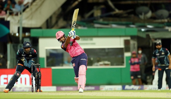  विकेट थोड़ा चिपचिपा था और पावरप्ले में स्विंग थी