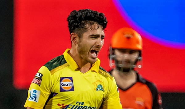 मुकेश चौधरी ने मैच में चार विकेट चटकाए मुकेश चौधरी ने मैच में चार विकेट चटकाए