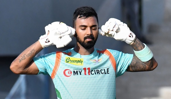 केएल राहुल को नंबर चार पर भेज दिया