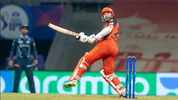 एक मेमने को बूचड़खाने में भेजने जैसा है