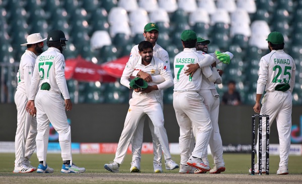 बाबर आजम के मुरीद हैं दिनेश कार्तिक