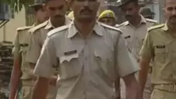 मटन करी ना बनाने पर पति ने पुलिस को किया फोन मटन करी ना बनाने पर पति ने पुलिस को किया फोन