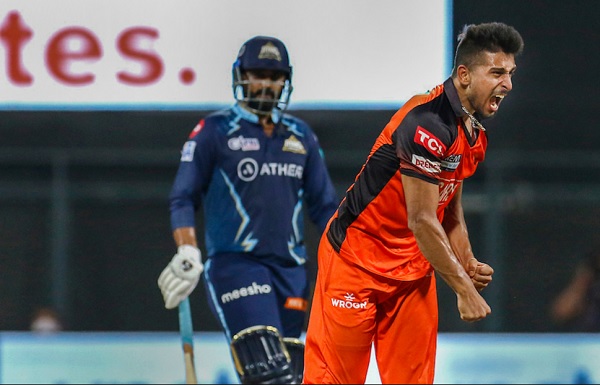 उमरान मलिक को स्पीड के लिए शामिल करें या नहीं