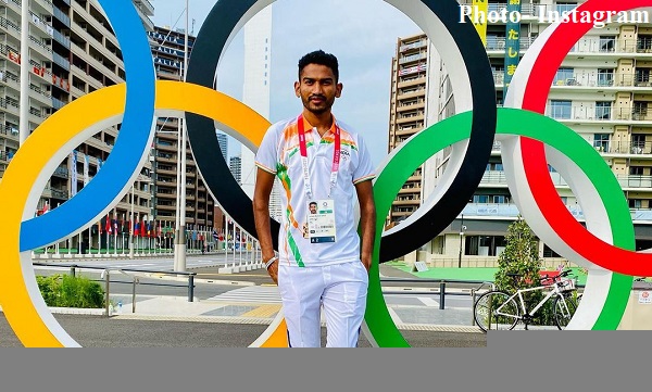 एथलेटिक्स के तीन बड़े रिकॉर्ड में एक को तोड़ दिया