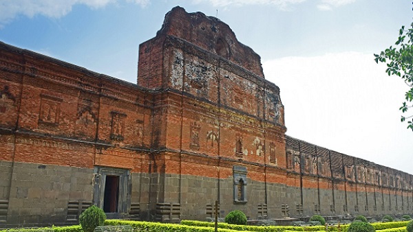 5. आदीनाथ मंदिर-अदीना मस्जिद (पश्चिम बंगाल) 