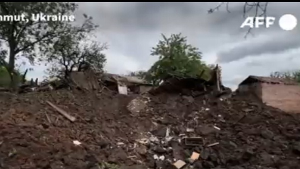 पूजा करते वक्त गिरा बम