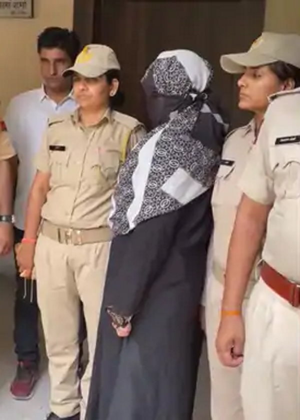 अमरावती की महिला समीना परवीन गिरफ्तार