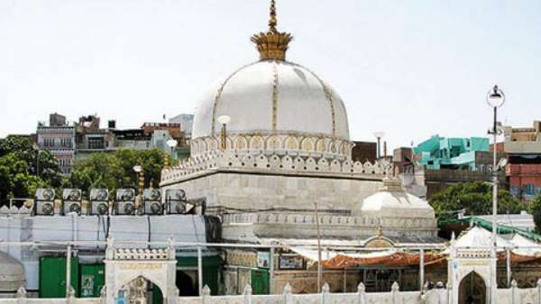 अजमेर शरीफ दरगाह में मिले हिंदू चिन्ह