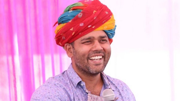 अशोक चंदना ने ट्वीट कर कहा- 'सारे अधिकार IAS को सौंप दीजिए...' अशोक चंदना ने ट्वीट कर कहा- 'सारे अधिकार IAS को सौंप दीजिए...'