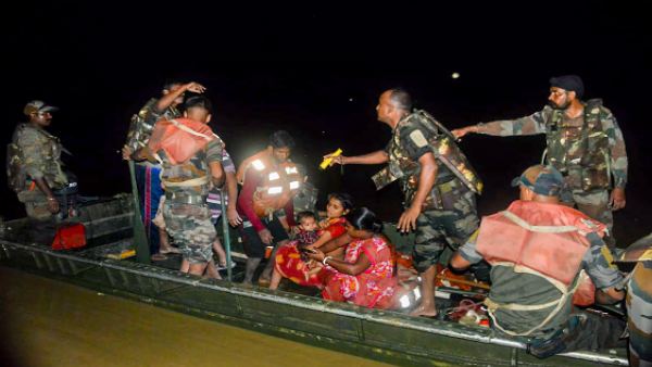 सीएम ने अधिकारियों और सेना को दी बधाई