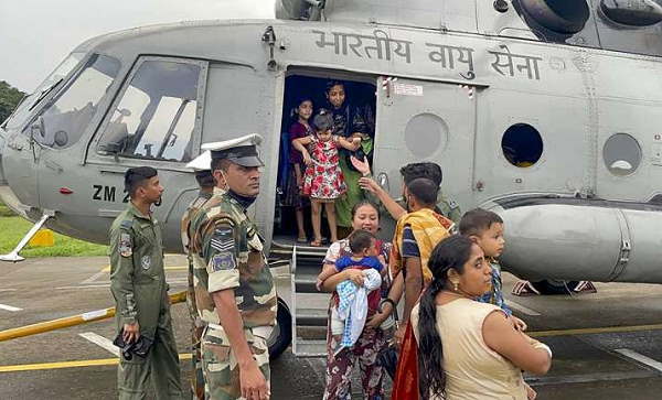 बाढ़ से जूझ रहा असम