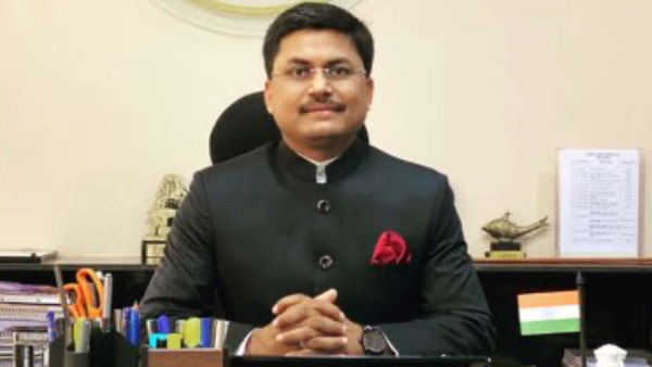 सोशल मीडिया पर एक्टिव रहते हैं आईएएस अवनीश शरण सोशल मीडिया पर एक्टिव रहते हैं आईएएस अवनीश शरण