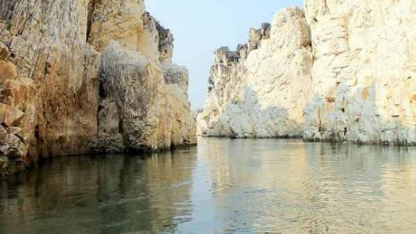 नैसर्गिक कलाकृति भी पर्यटकों करती है आकर्षित