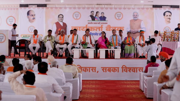 जब रोम जल रहा था तो नीरो बांसुरी बजा रहा था