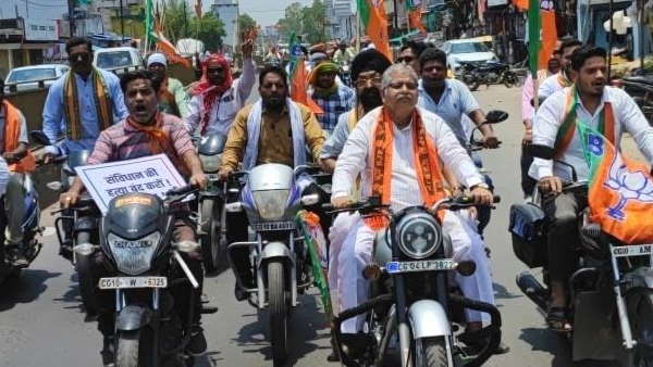 बिना अनुमति प्रदर्शन आंदोलन प्रतिबंधित किये जाने का विरोध 