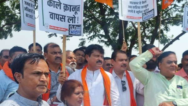 अभिव्यक्ति की आज़ादी छीनना चाहती है सरकार: भाजपा 