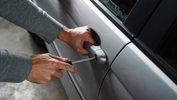 2 महीने में चुराई 40 कारें