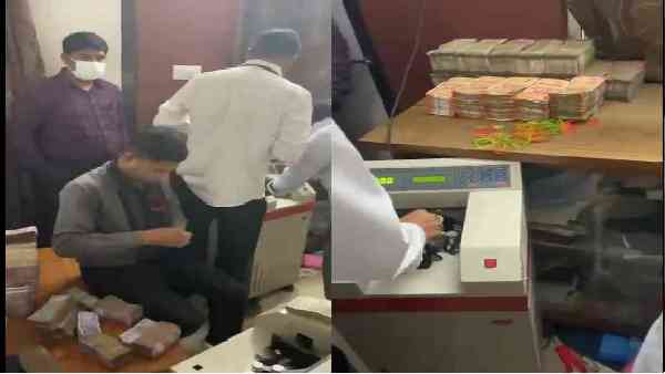 सीएम हेमंत सोरेन की भरोसेमंद अफसर मानी जाती हैं सिंघल