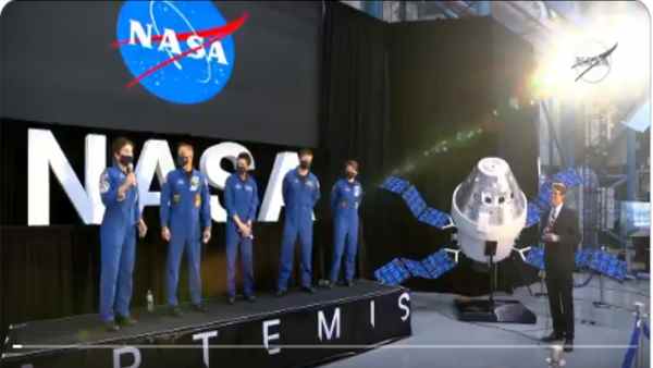 फाल्कन 9 रॉकेट पर लॉन्च किया गया था 