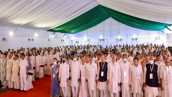 हिंदू पर्व मनाने से हिचकना नहीं चाहिए हिंदू पर्व मनाने से हिचकना नहीं चाहिए