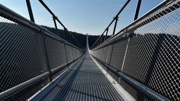 ब्रिज के साथ-साथ वादियों का लीजिए मजा