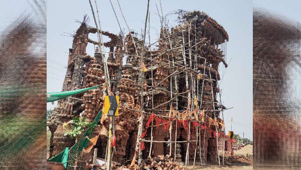 देखकर होता है अचरज, मंदिर के भीतर विराजे हैं बजरंगबली 