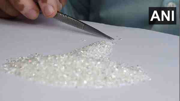 Indias diamond business affected due to Russia-Ukraine crisis. Several small diamond factories closed in Surat, Gujarat. raw material out of stock