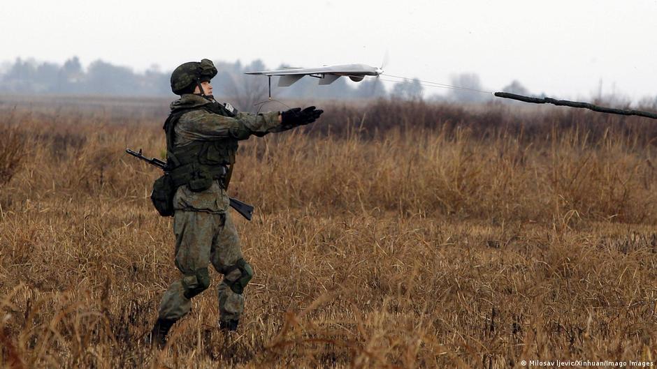 रूसी सेना भी ड्रोन का इस्तेमाल कर रही है लेकिन कम
