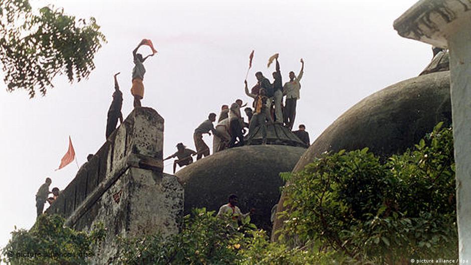 6 दिसंबर को अयोध्या की बाबरी मस्जिद ढहा दी गई