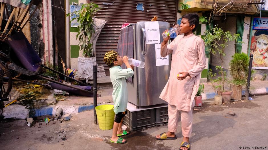 प्यास नहीं लगने पर भी पानी पीते रहना चाहिये